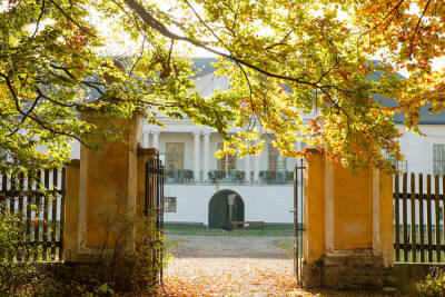 DURCH DIE WEINBERGE UND POESIE AM SCHLOSS